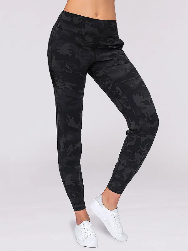 The Zoom Pant in Camo | Final Sale